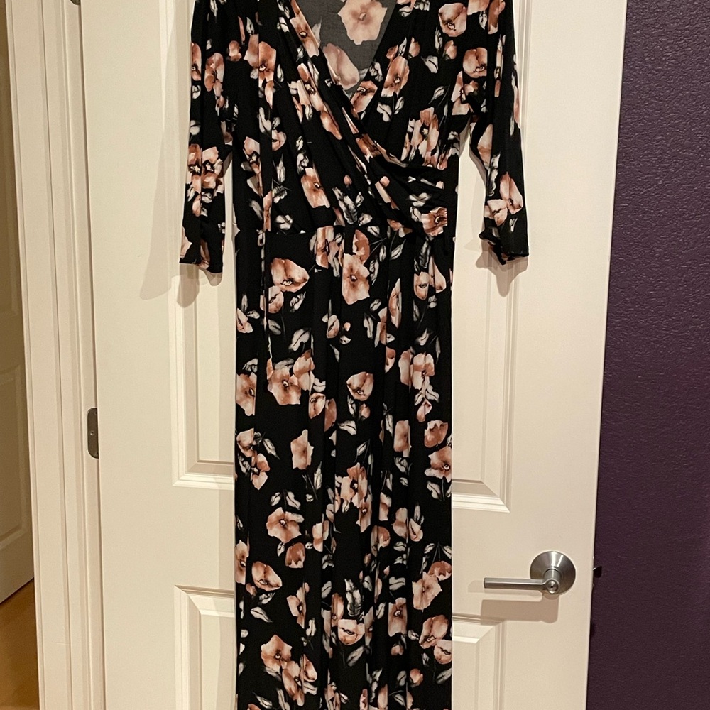 Floral Faux Wrap Maxi Dress with V-Neck and 3/4 Sleeves - Picture 4 of 6